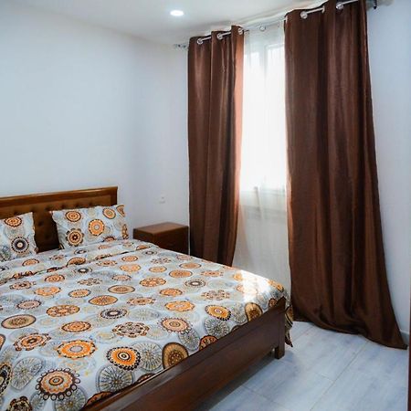 Hostel Les Pins Alger エクステリア 写真
